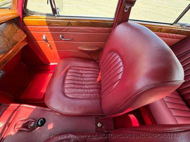 1967 Jaguar 340 ABSOLUTELY STUNNING AS WELL AS SUCH A PLEASURE TO DRIVE!! - 23020965 - 27