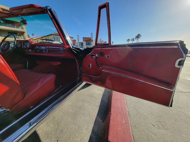 1967 Mercedes-Benz 250SE CONVERTIBLE, MANUAL TRANSMISSION, RESTORED! - 21761289 - 27
