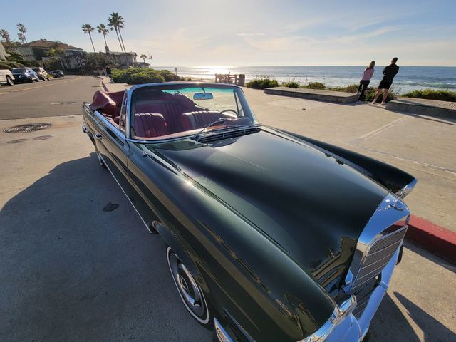 1967 Mercedes-Benz 250SE CONVERTIBLE, MANUAL TRANSMISSION, RESTORED! - 21761289 - 4