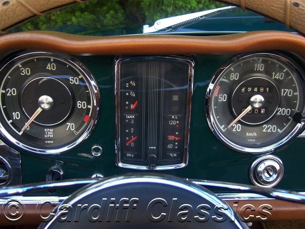 1967 Mercedes-Benz 250SL Pagoda Roadster - 11466556 - 17