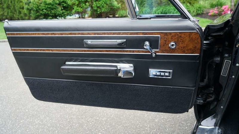 1968 Chrysler New Yorker Hardtop - 21838222 - 36