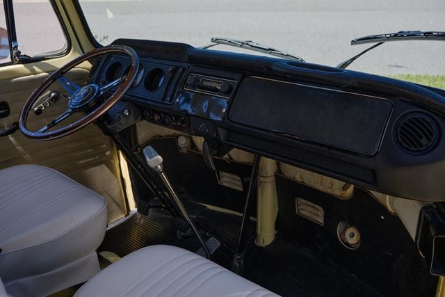 1968 Volkswagen Transporter Single Cab Bay Window - 22397793 - 91