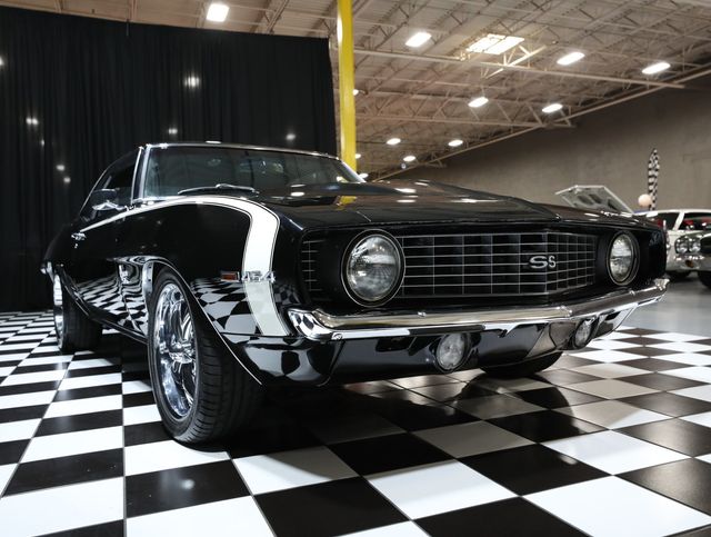 1969 Chevrolet Camaro PRO TOURING RESTOMOD 454-AC - 23044809 - 14