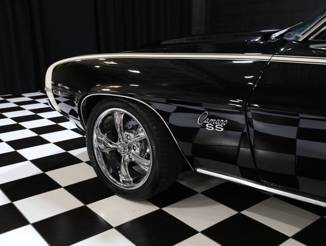 1969 Chevrolet Camaro PRO TOURING RESTOMOD 454-AC - 23044809 - 32