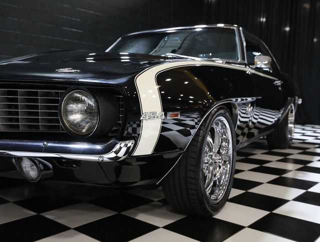 1969 Chevrolet Camaro PRO TOURING RESTOMOD 454-AC - 23044809 - 8