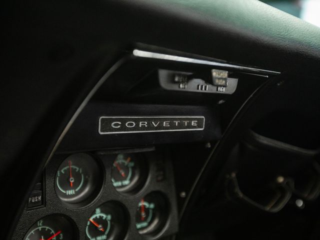 1969 CHEVROLET CORVETTE 427 Stingray Convertible 4-Speed - 22958677 - 33