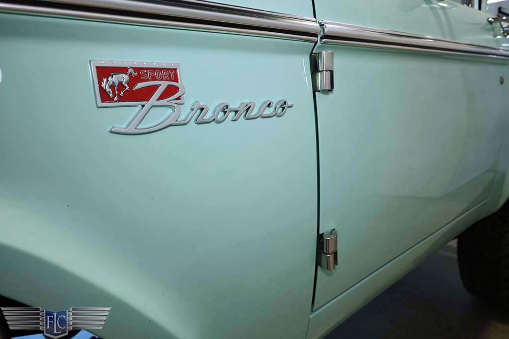 1969 Ford Bronco Sport Soft Top Convertible - 22983580 - 17