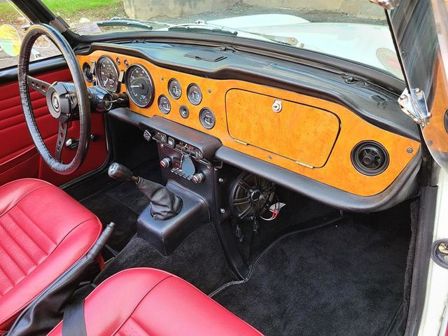 1969 Triumph TR-6  - 21161207 - 23