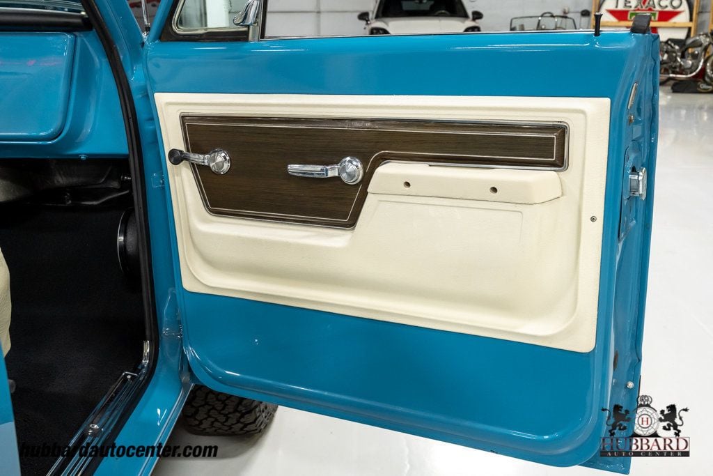 1970 Chevrolet K5 Blazer  - 22951903 - 25