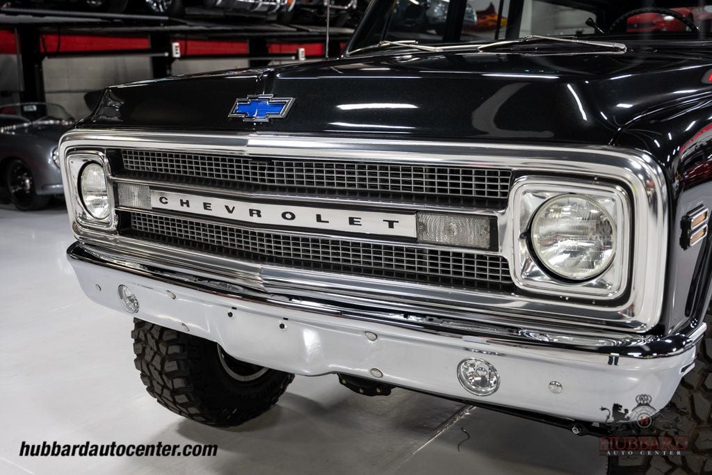 1970 Chevrolet Suburban  - 22977504 - 12