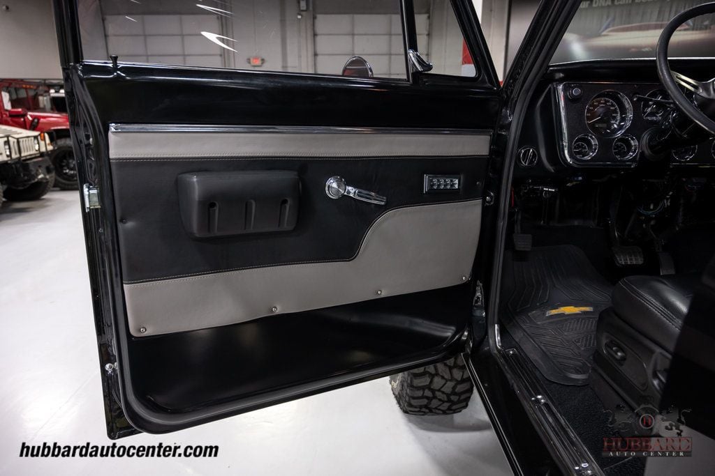 1970 Chevrolet Suburban  - 22977504 - 15