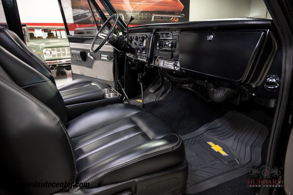 1970 Chevrolet Suburban  - 22977504 - 22