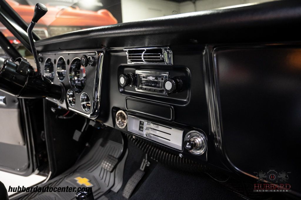 1970 Chevrolet Suburban  - 22977504 - 26