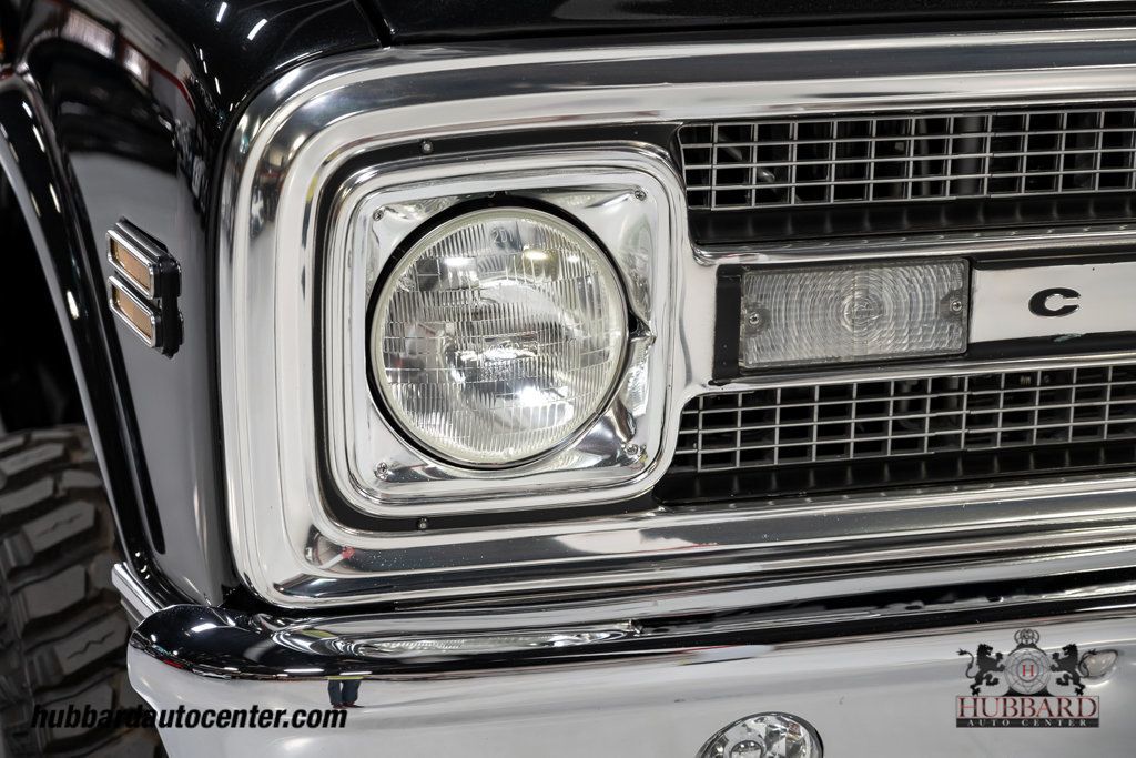 1970 Chevrolet Suburban  - 22977504 - 30