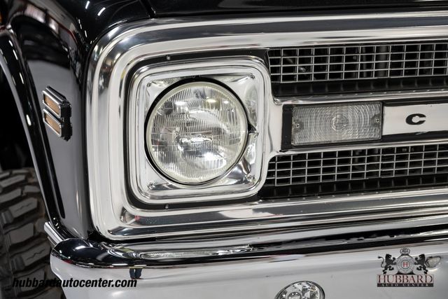 1970 Chevrolet Suburban  - 22977504 - 30