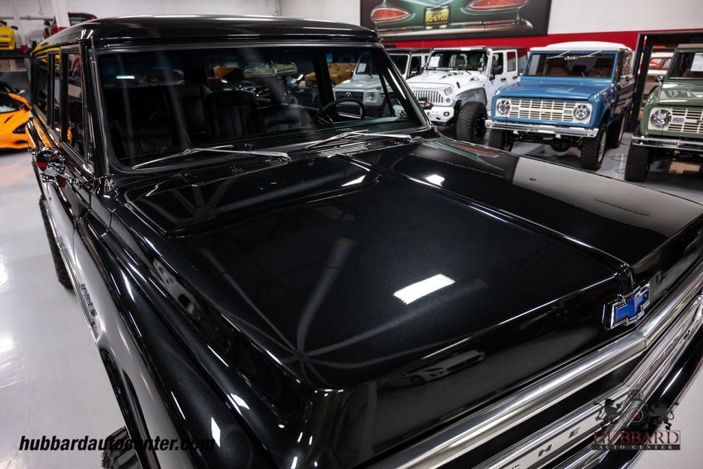 1970 Chevrolet Suburban  - 22977504 - 33