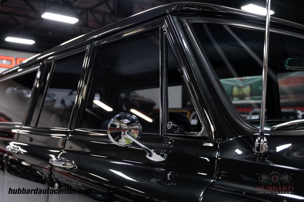 1970 Chevrolet Suburban  - 22977504 - 38