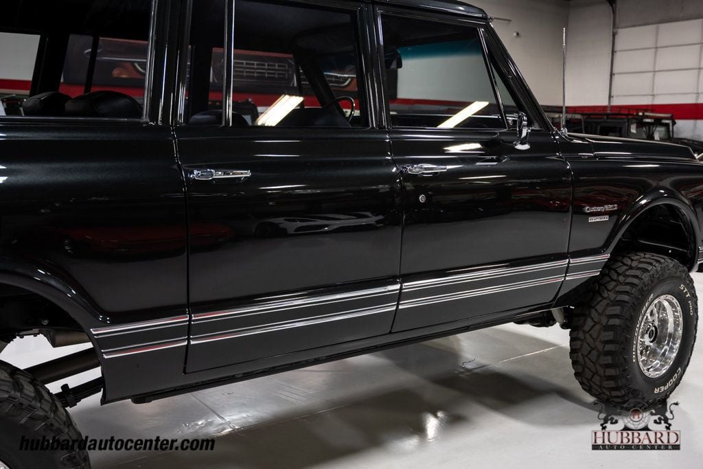 1970 Chevrolet Suburban  - 22977504 - 40