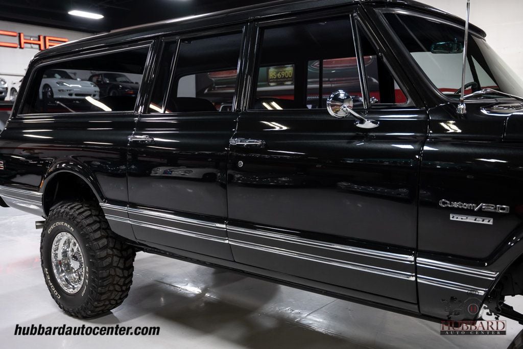 1970 Chevrolet Suburban  - 22977504 - 41