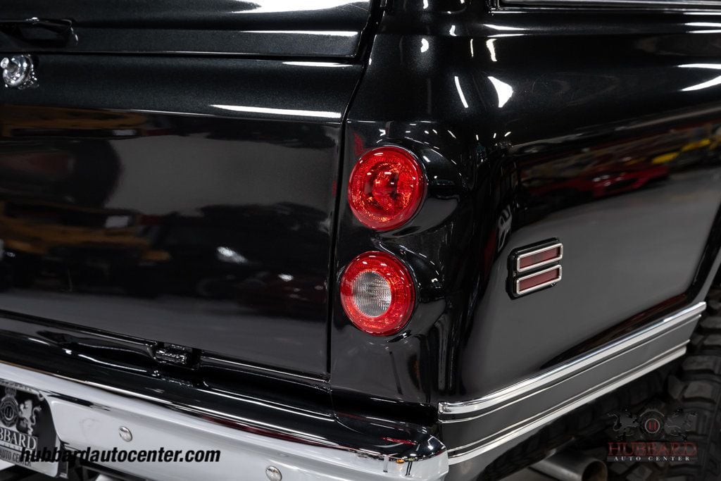 1970 Chevrolet Suburban  - 22977504 - 46