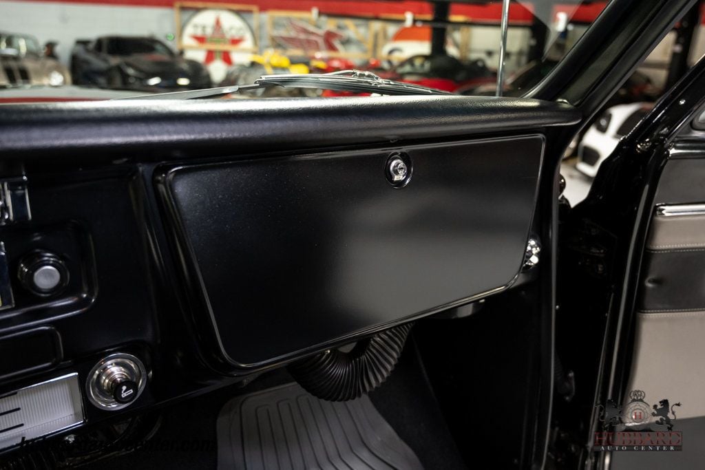 1970 Chevrolet Suburban  - 22977504 - 66