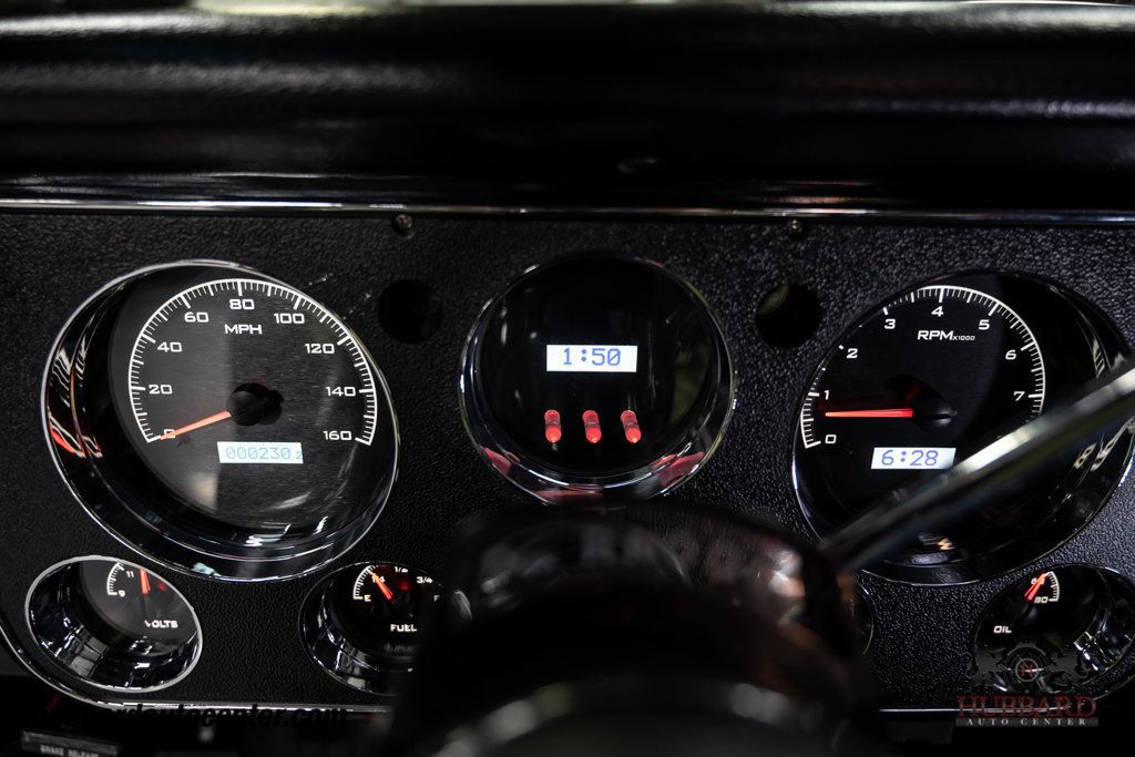 1970 Chevrolet Suburban  - 22977504 - 68