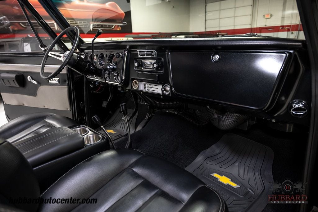 1970 Chevrolet Suburban  - 22977504 - 70