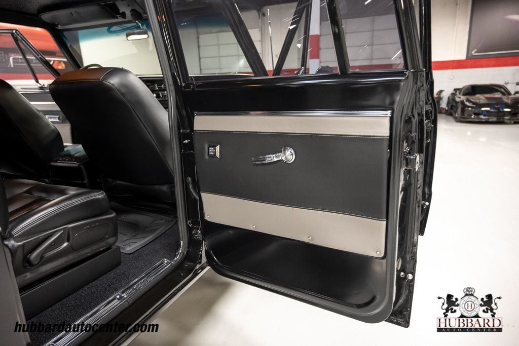 1970 Chevrolet Suburban  - 22977504 - 76