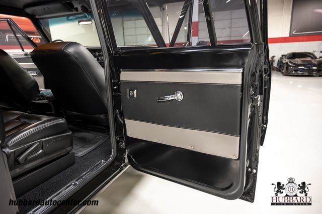 1970 Chevrolet Suburban  - 22977504 - 76