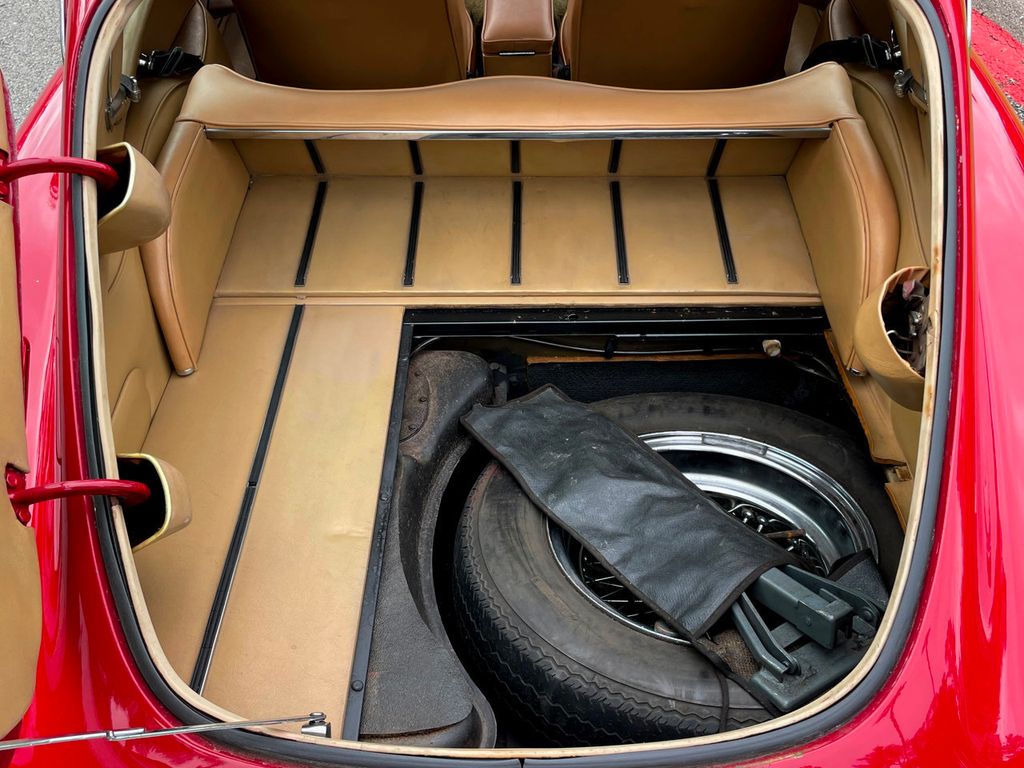 1970 Jaguar XKE 2+2  - 21635907 - 32