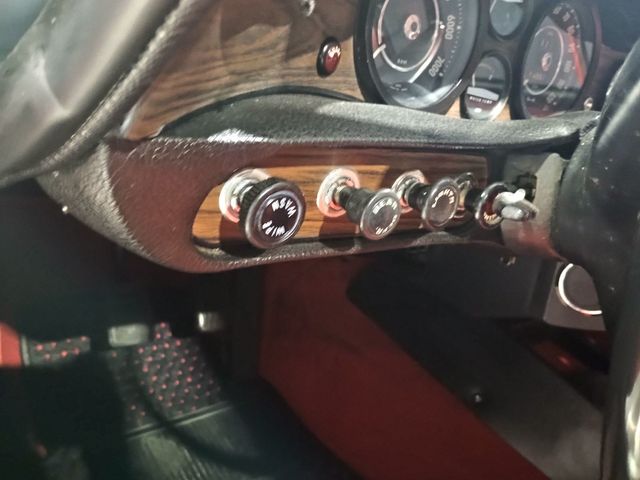 1970 Volvo 1800E 4-Speed 1800E 4-Speed Manual w/Overdrive - 22969039 - 32