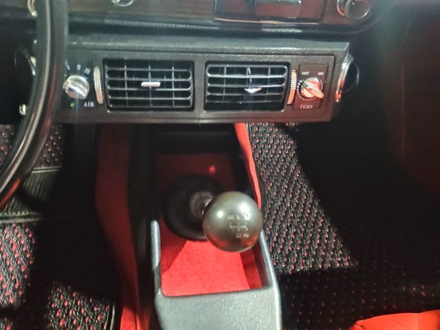 1970 Volvo 1800E 4-Speed 1800E 4-Speed Manual w/Overdrive - 22969039 - 44