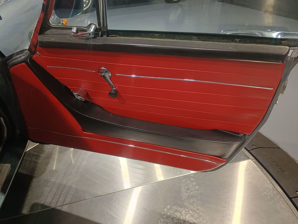 1970 Volvo 1800E 4-Speed 1800E 4-Speed Manual w/Overdrive - 22969039 - 64