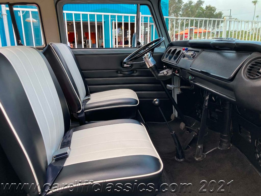 1971 Volkswagen Bus  - 20866246 - 9