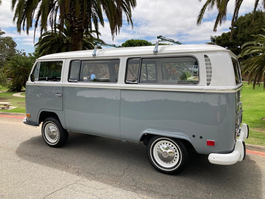 1971 Volkswagen Bus  - 22457681 - 9