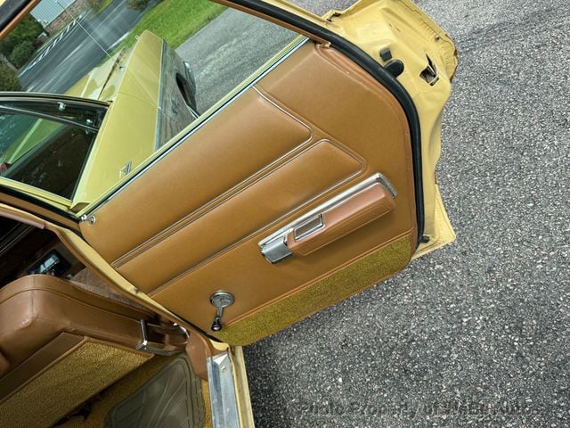 1973 Chrysler Town & Country For Sale  - 22887372 - 11