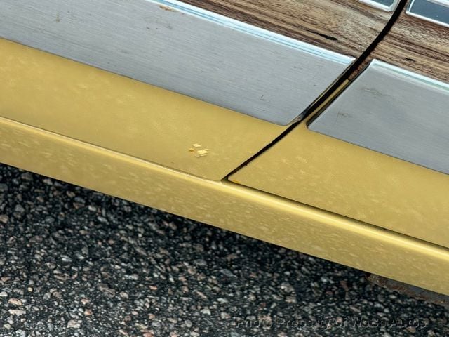1973 Chrysler Town & Country For Sale  - 22887372 - 19