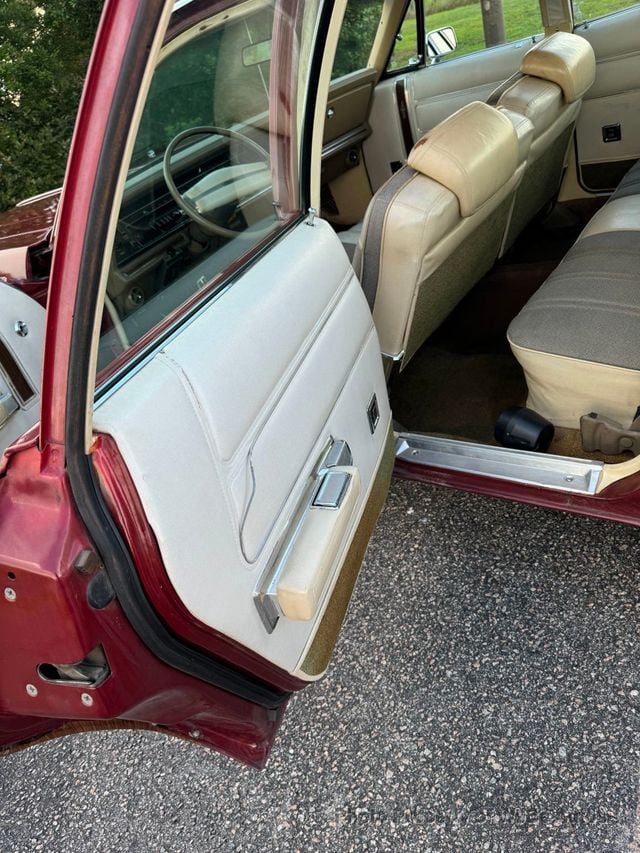 1973 Chrysler Town & Country Station Wagon For Sale - 22888326 - 22