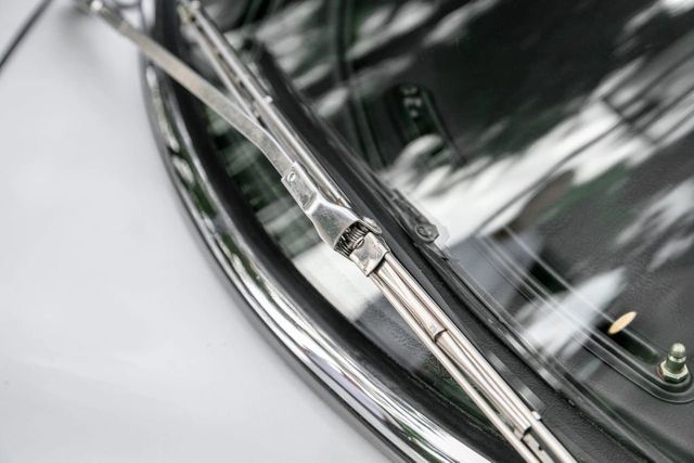 1974 Jaguar XKE 1974 Jaguar XKE ROADSTER Beautifully Restored! - 21347967 - 21