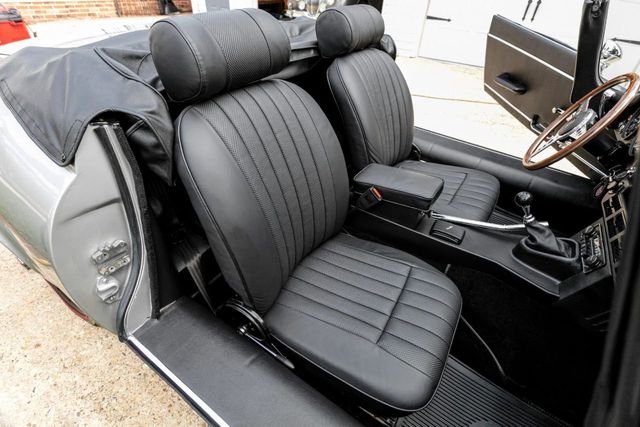 1974 Jaguar XKE 1974 Jaguar XKE ROADSTER Beautifully Restored! - 21347967 - 32