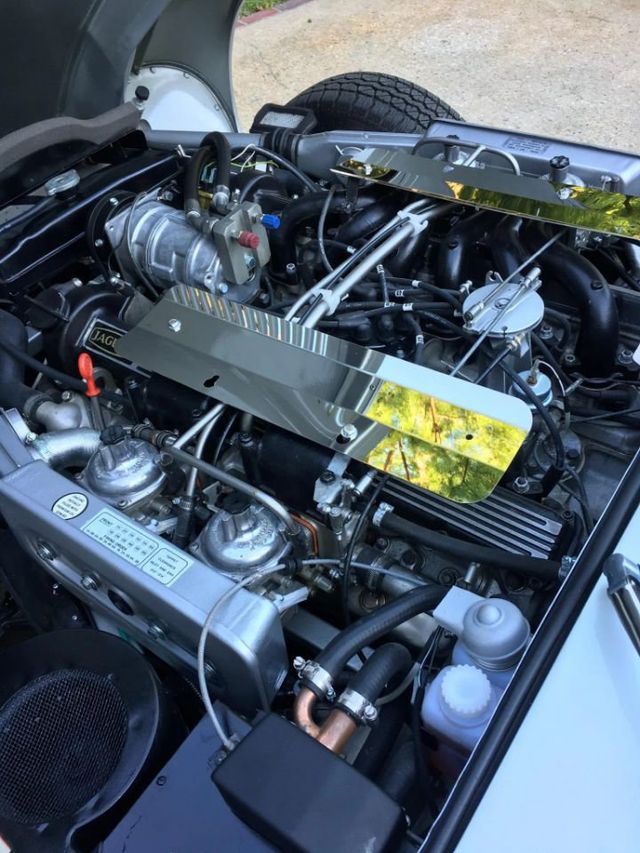 1974 Jaguar XKE 1974 Jaguar XKE ROADSTER Beautifully Restored! - 21347967 - 60