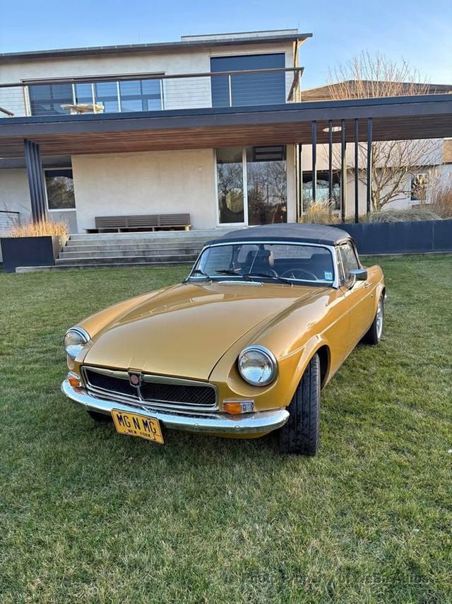 1974 MG B Convertible Roadster For Sale - 23020232 - 11