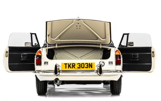 1974 MG MGB ROADSTER RHD FULLY RESTORED IN THE UK - 22165478 - 11