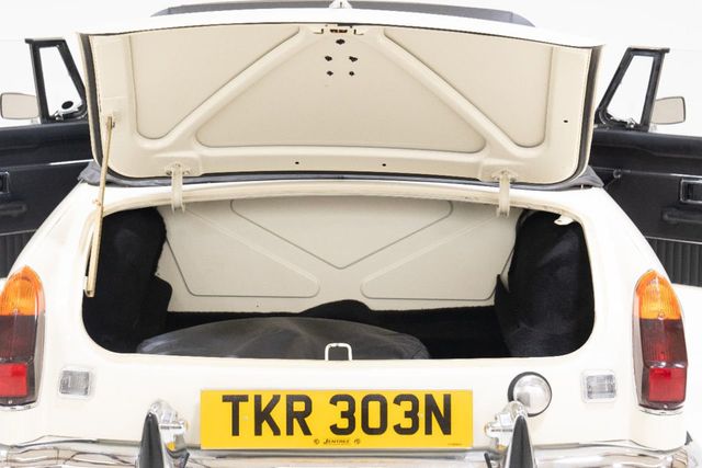 1974 MG MGB ROADSTER RHD FULLY RESTORED IN THE UK - 22165478 - 37