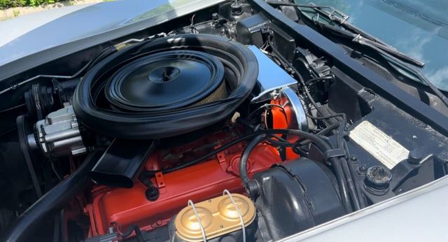1975 Chevrolet Corvette 350 CI V-8, Automatic, Air Conditioning - 22439617 - 1