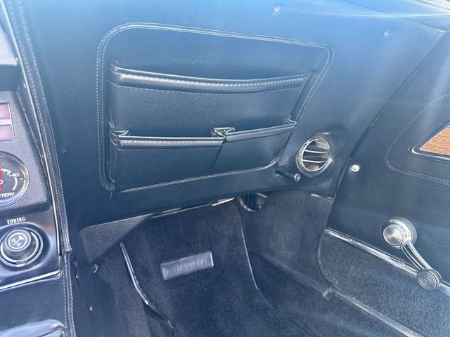 1975 Chevrolet Corvette 350 CI V-8, Automatic, Air Conditioning - 22439617 - 38