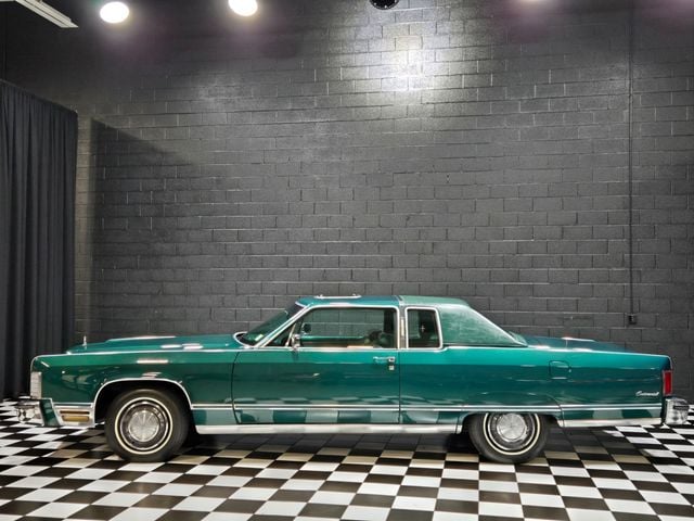 1975 Lincoln Continental Town Coupe - 23056717 - 1