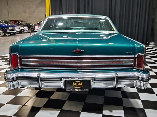 1975 Lincoln Continental Town Coupe - 23056717 - 38