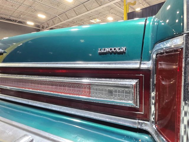 1975 Lincoln Continental Town Coupe - 23056717 - 41