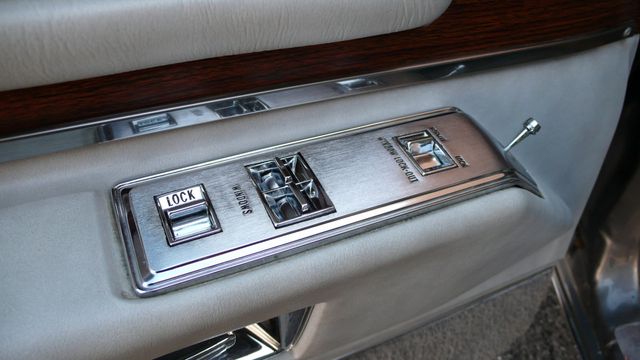 1976 Cadillac DEVILLE  - 17241011 - 21